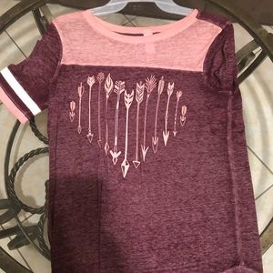 Women’s shirt.
